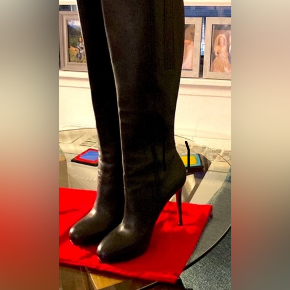 Gorgeous timeless & authentic knee high Christian Louboutin Boots. Size 41.